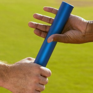 爱游戏电竞官网-球员选拔是否应减少市场因素干扰，球员选项和球队选项是什么意思