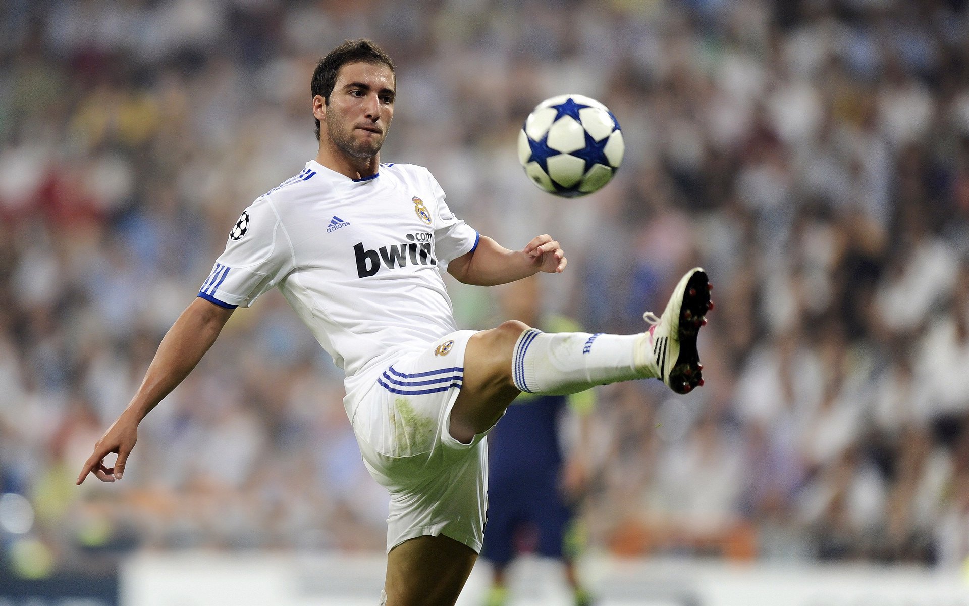 中国网球新星张之臻晋级法网第二轮,历史性突破,张之臻首轮