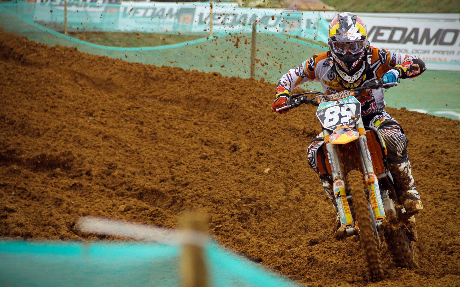 枫叶队进攻配合默契，轻松取胜对手，枫叶团队